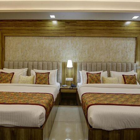 Hotel Park Tree Near Delhi Airport นิวเดลี ภายนอก รูปภาพ