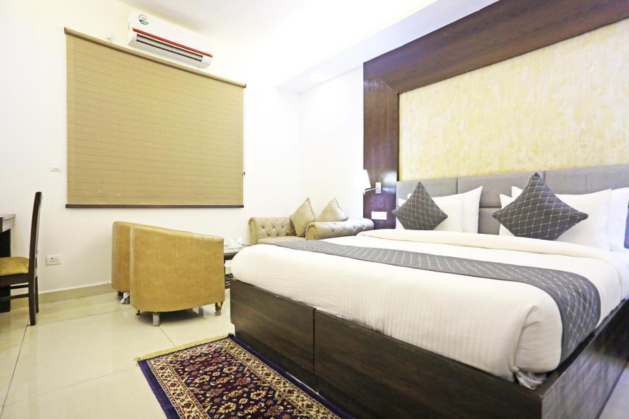 Hotel Park Tree Near Delhi Airport นิวเดลี ภายนอก รูปภาพ