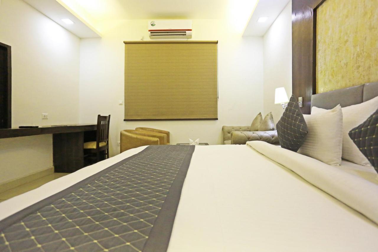 Hotel Park Tree Near Delhi Airport นิวเดลี ภายนอก รูปภาพ