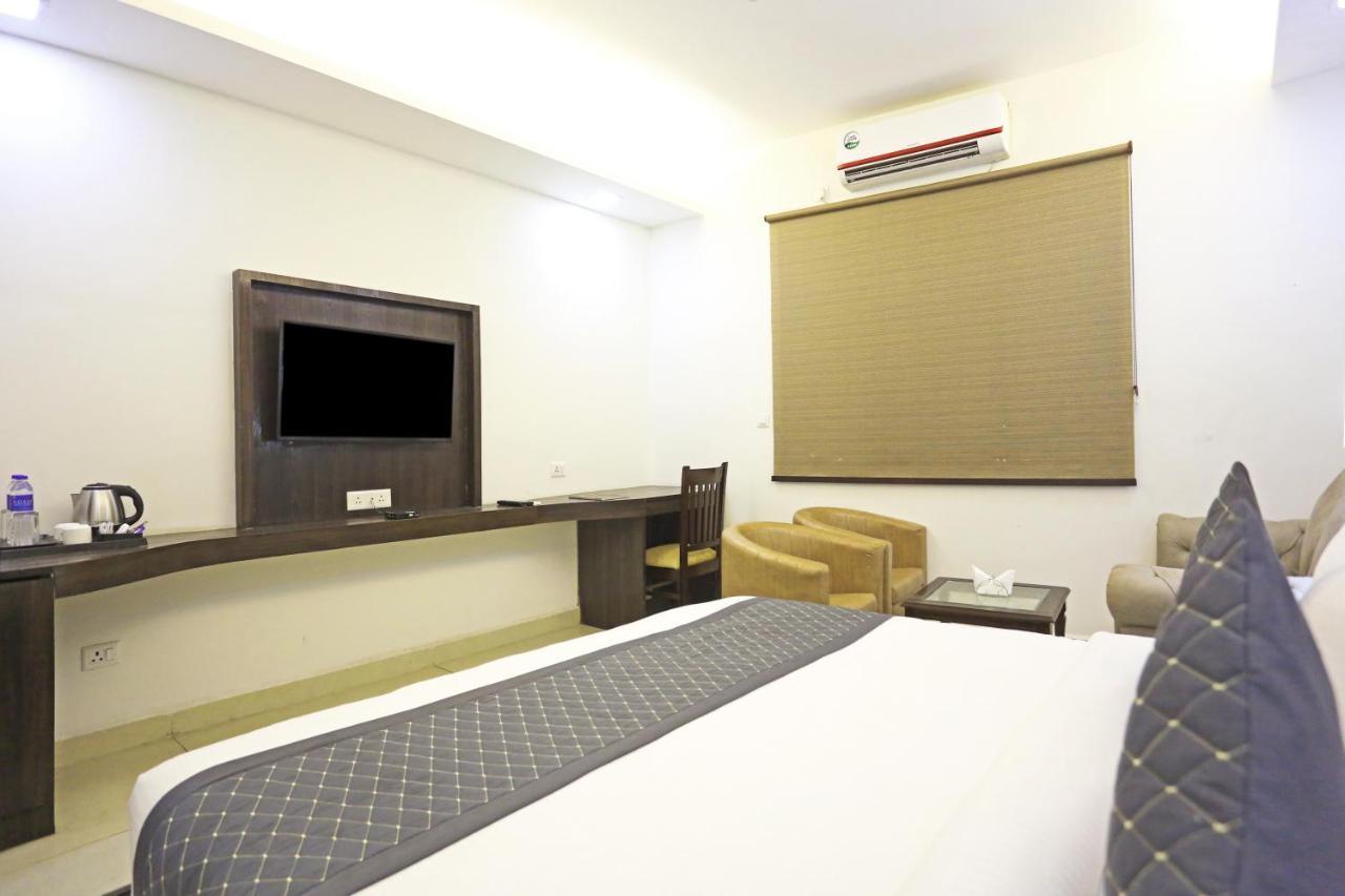 Hotel Park Tree Near Delhi Airport นิวเดลี ภายนอก รูปภาพ