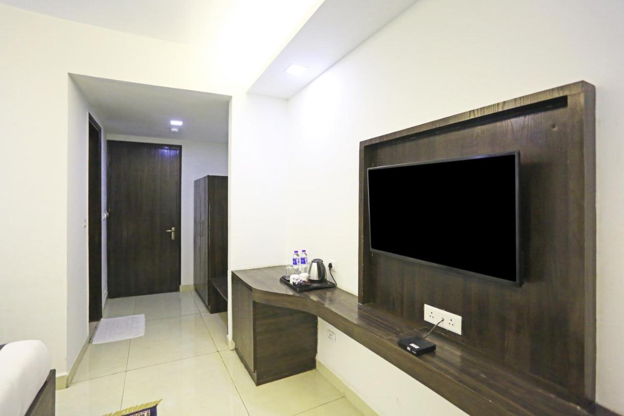 Hotel Park Tree Near Delhi Airport นิวเดลี ภายนอก รูปภาพ