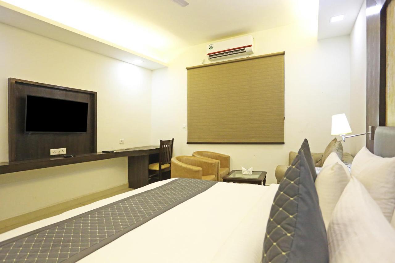 Hotel Park Tree Near Delhi Airport นิวเดลี ภายนอก รูปภาพ