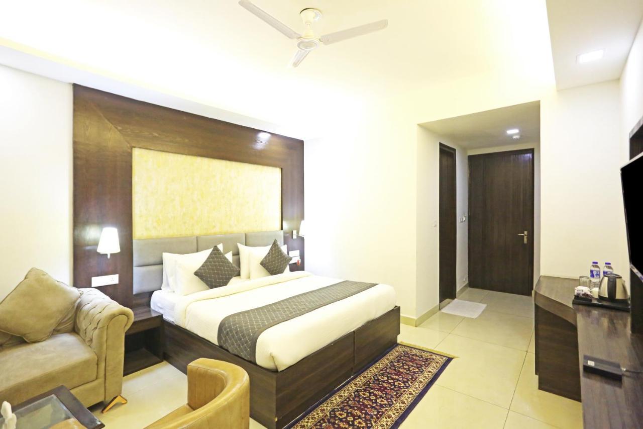Hotel Park Tree Near Delhi Airport นิวเดลี ภายนอก รูปภาพ