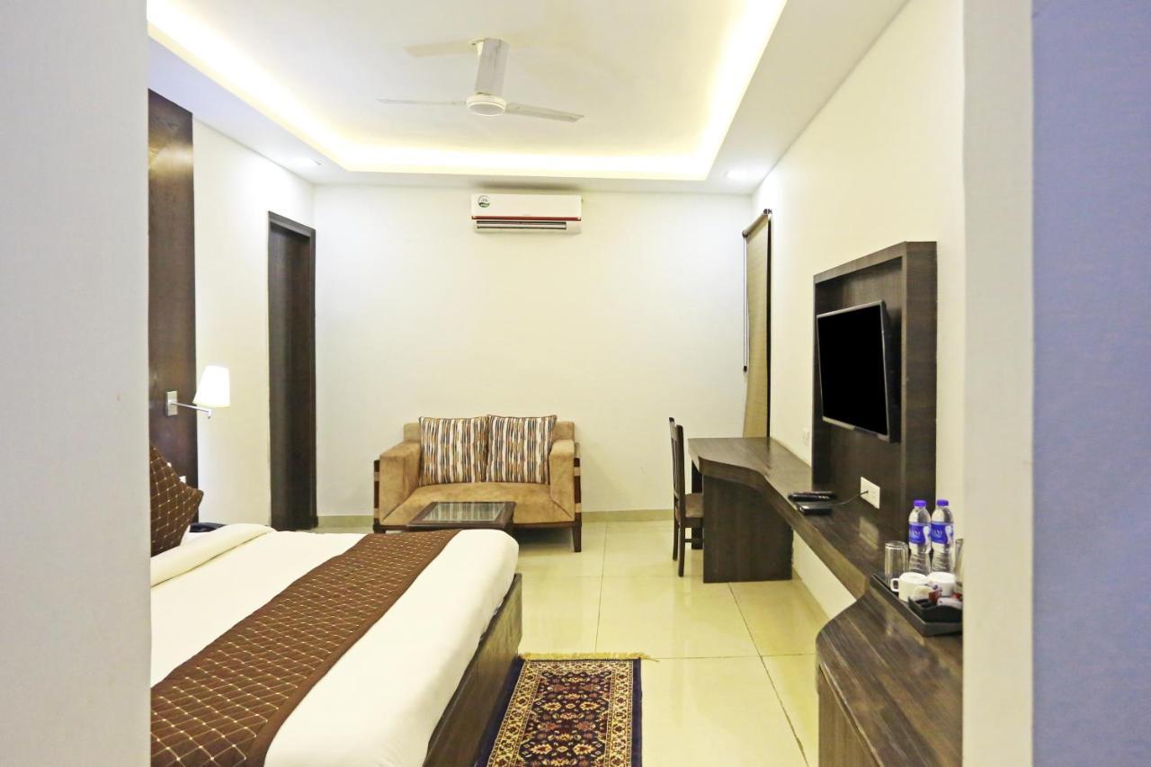 Hotel Park Tree Near Delhi Airport นิวเดลี ภายนอก รูปภาพ