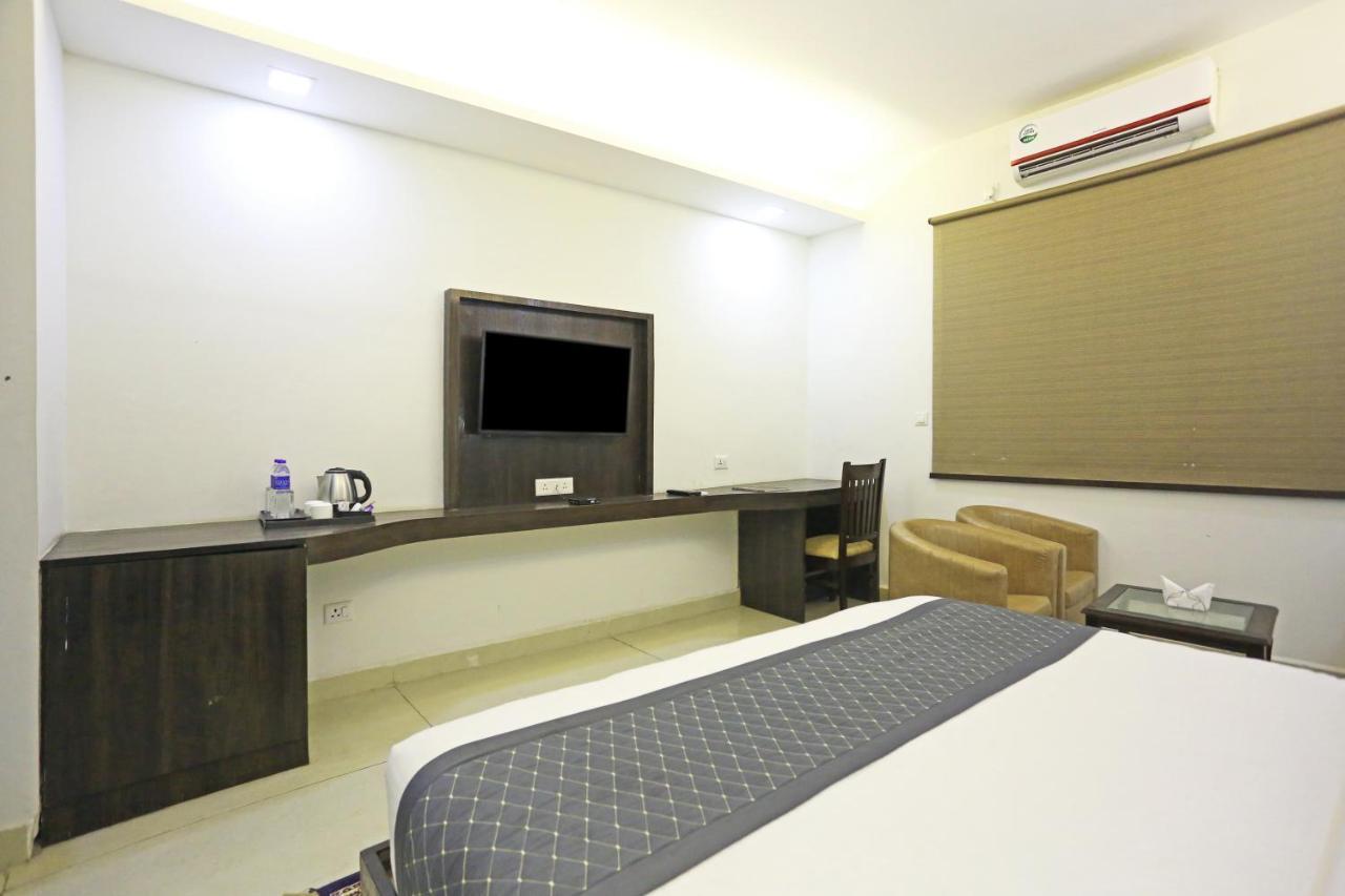 Hotel Park Tree Near Delhi Airport นิวเดลี ภายนอก รูปภาพ