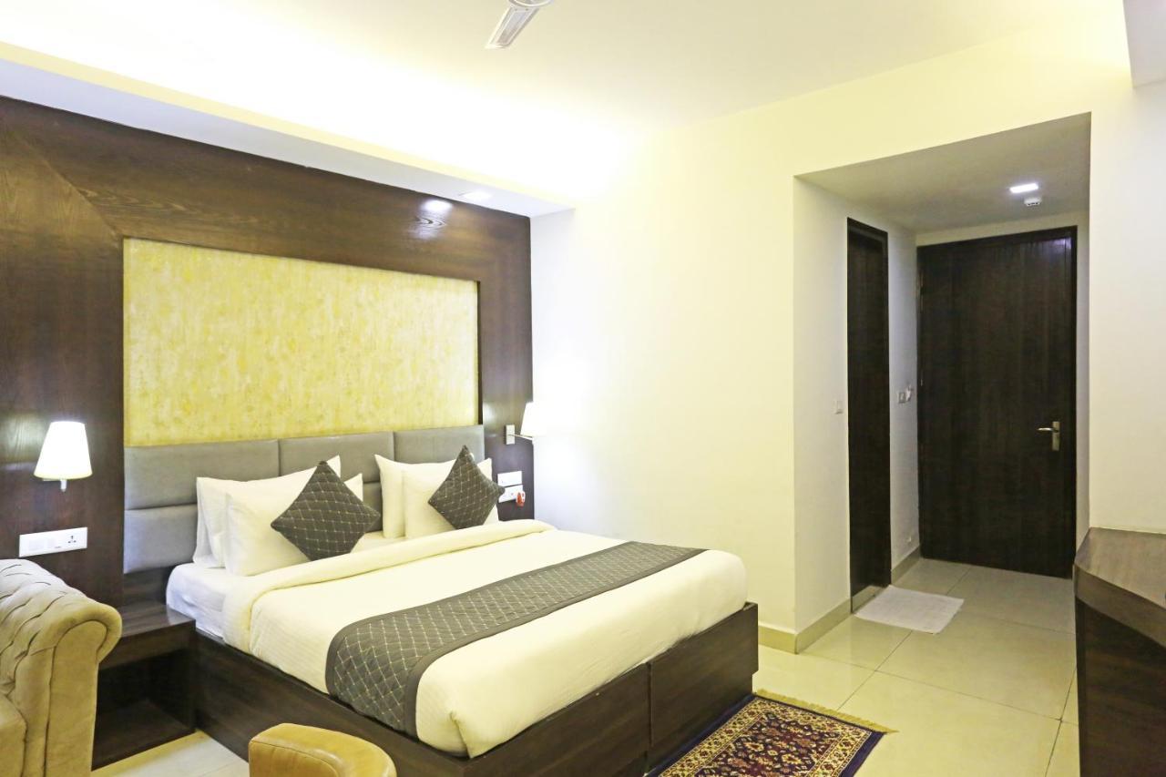 Hotel Park Tree Near Delhi Airport นิวเดลี ภายนอก รูปภาพ
