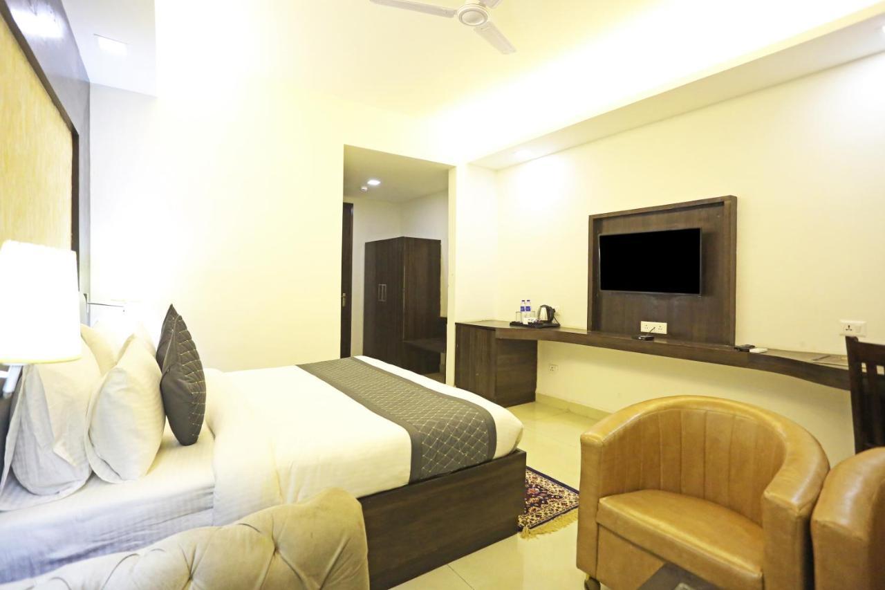 Hotel Park Tree Near Delhi Airport นิวเดลี ภายนอก รูปภาพ