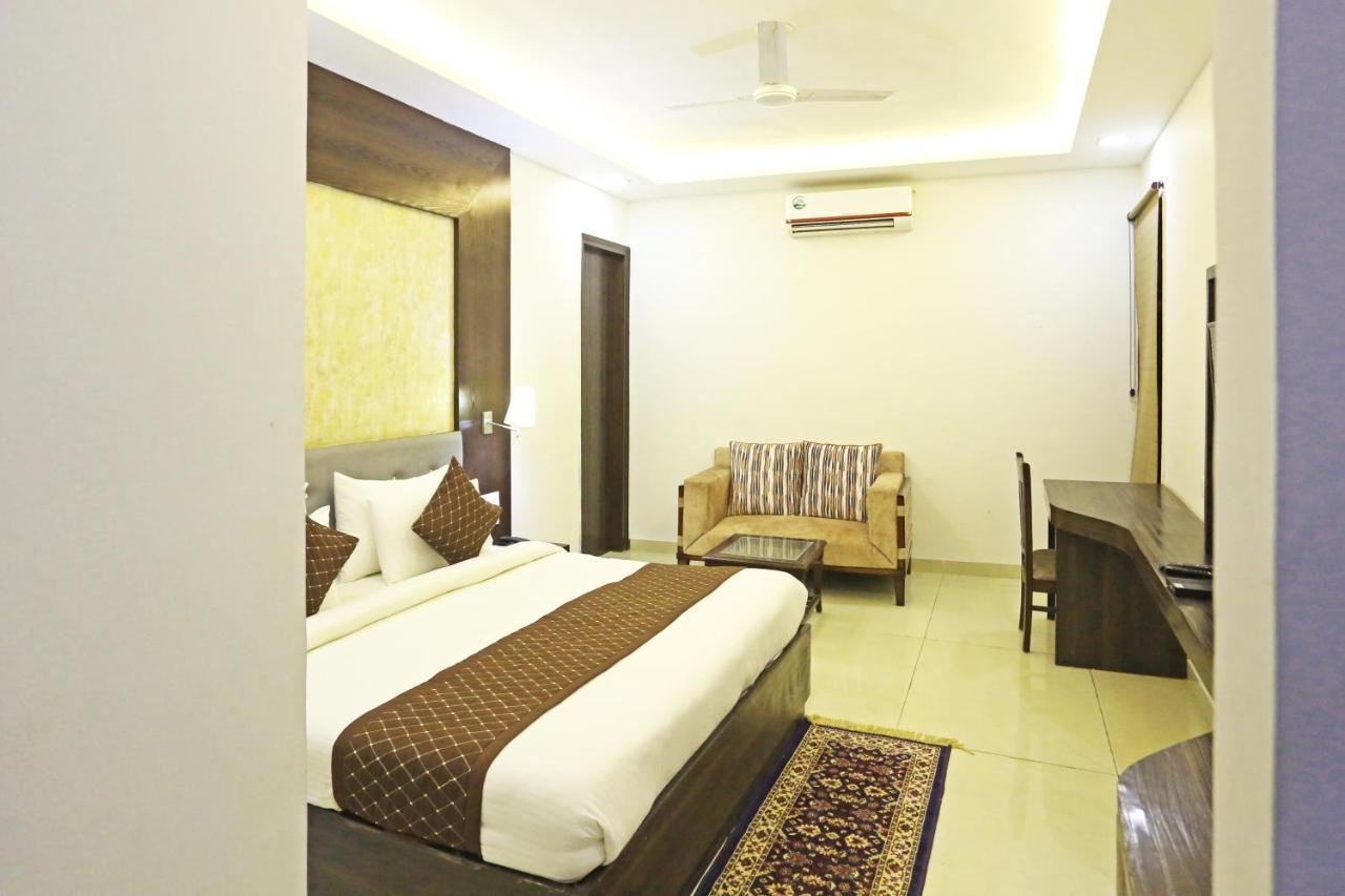 Hotel Park Tree Near Delhi Airport นิวเดลี ภายนอก รูปภาพ