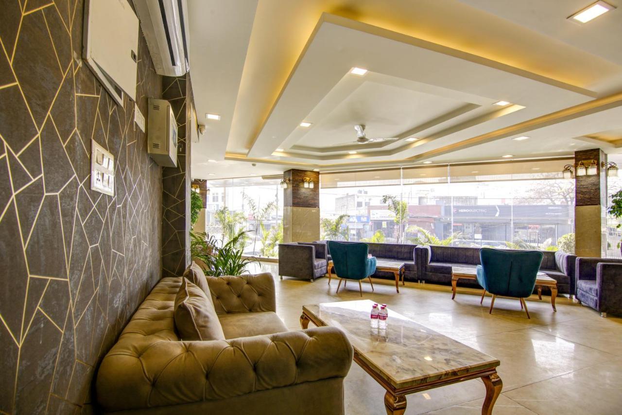 Hotel Park Tree Near Delhi Airport นิวเดลี ภายนอก รูปภาพ