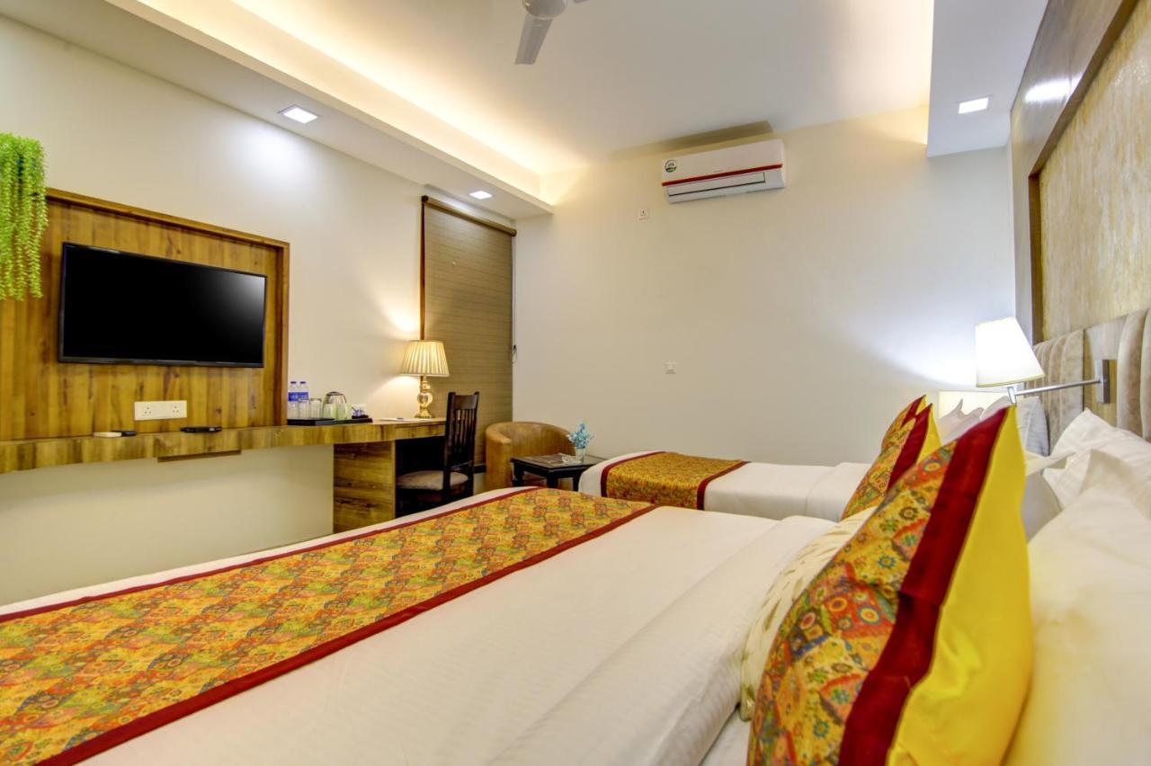 Hotel Park Tree Near Delhi Airport นิวเดลี ภายนอก รูปภาพ