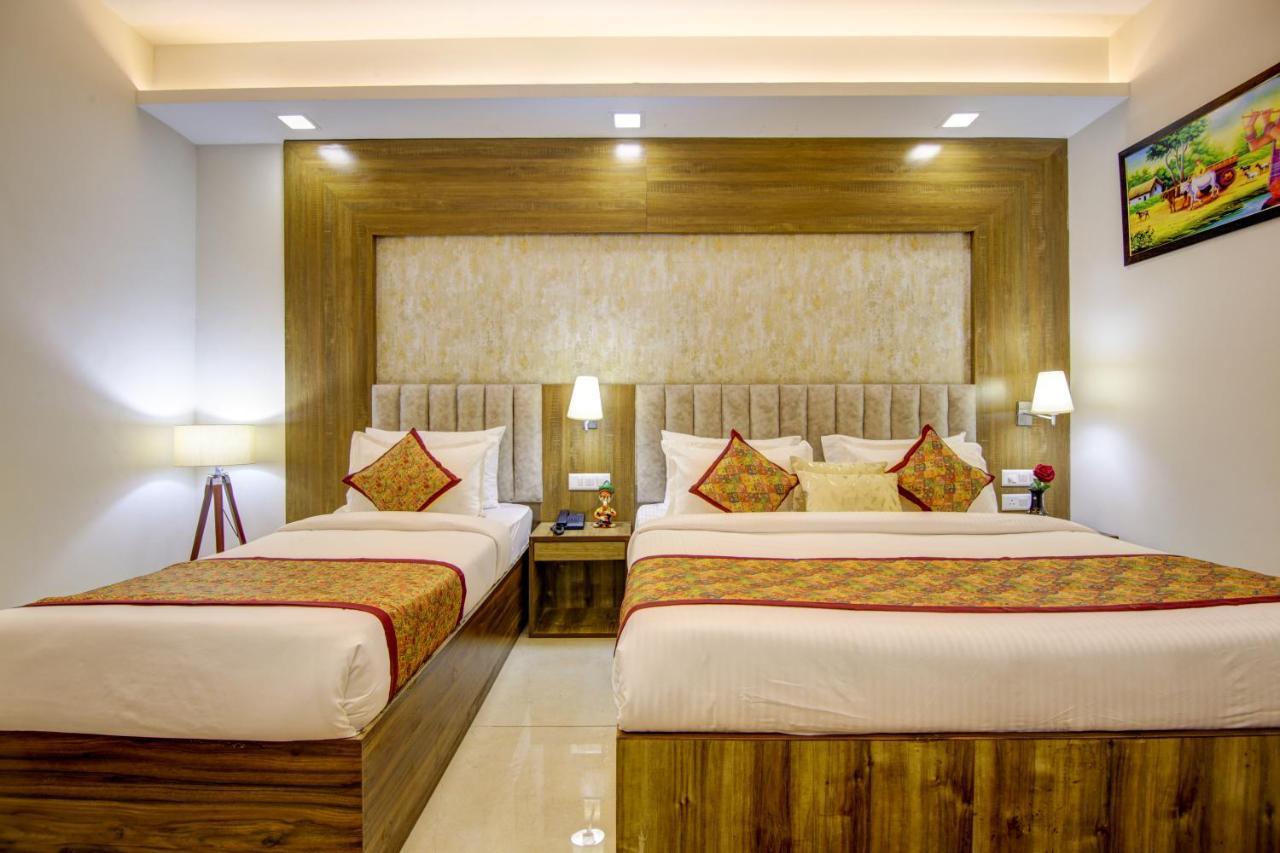 Hotel Park Tree Near Delhi Airport นิวเดลี ภายนอก รูปภาพ