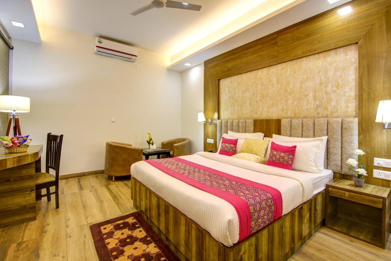 Hotel Park Tree Near Delhi Airport นิวเดลี ภายนอก รูปภาพ