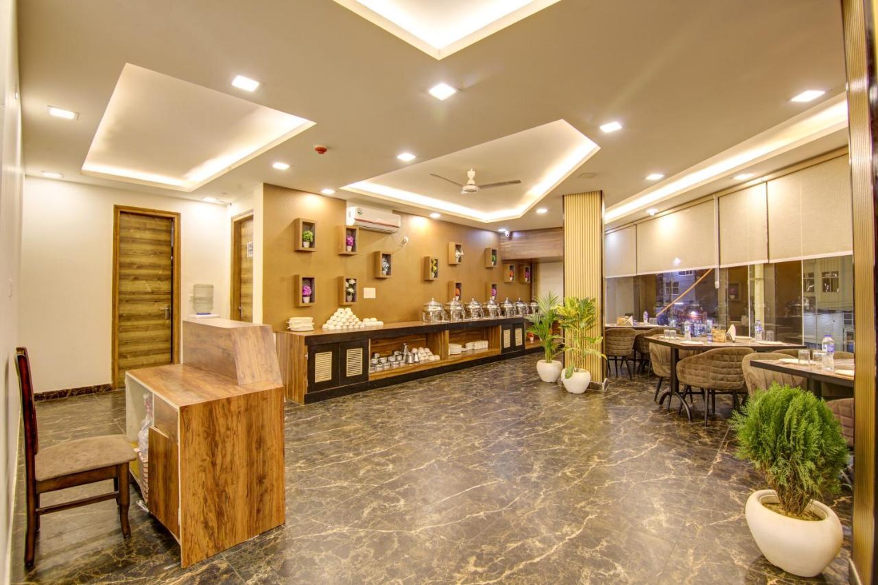Hotel Park Tree Near Delhi Airport นิวเดลี ภายนอก รูปภาพ