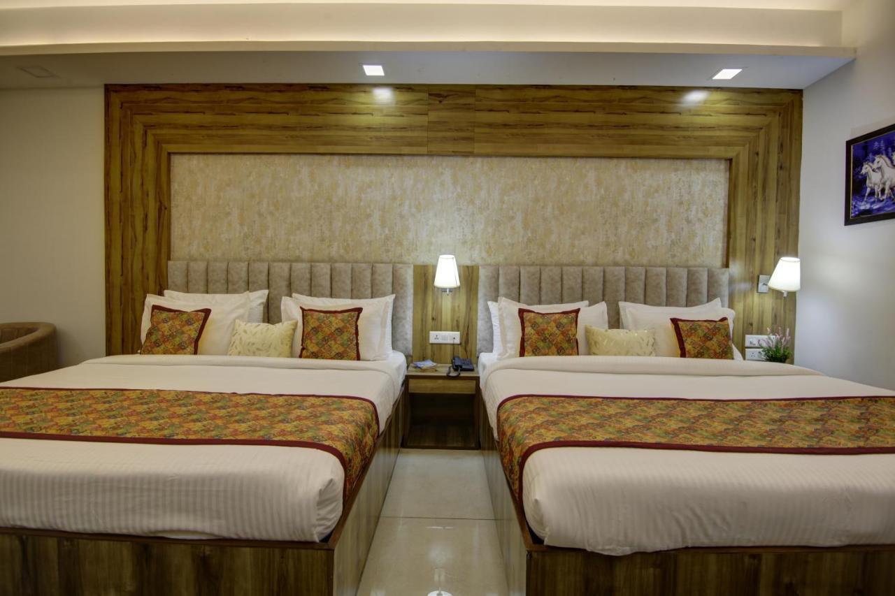 Hotel Park Tree Near Delhi Airport นิวเดลี ภายนอก รูปภาพ