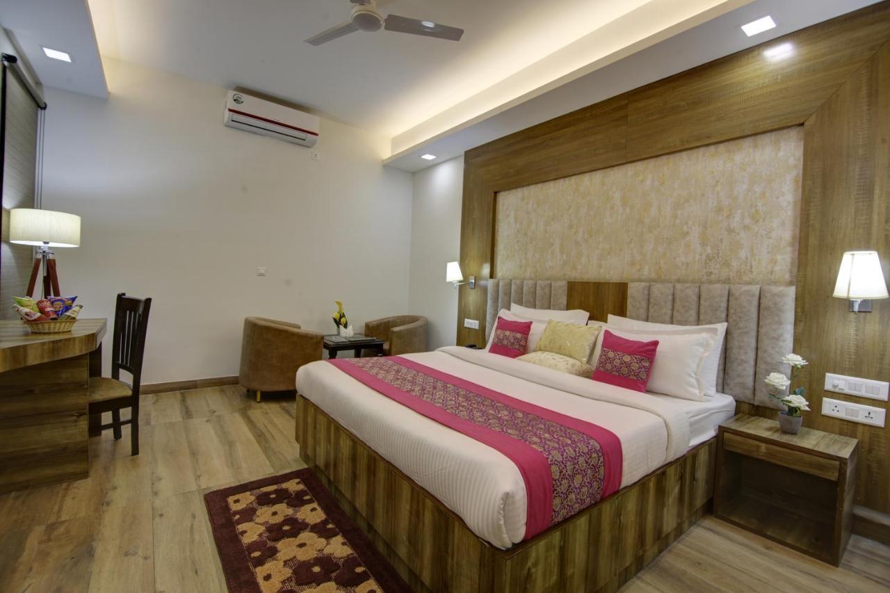 Hotel Park Tree Near Delhi Airport นิวเดลี ภายนอก รูปภาพ