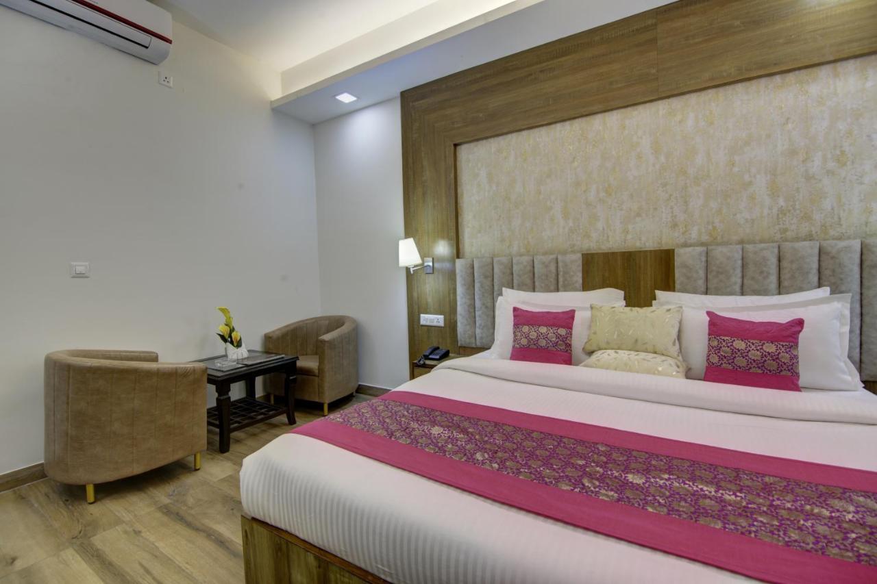 Hotel Park Tree Near Delhi Airport นิวเดลี ภายนอก รูปภาพ