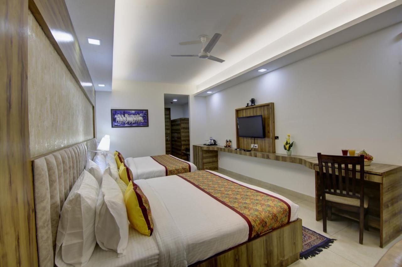 Hotel Park Tree Near Delhi Airport นิวเดลี ภายนอก รูปภาพ