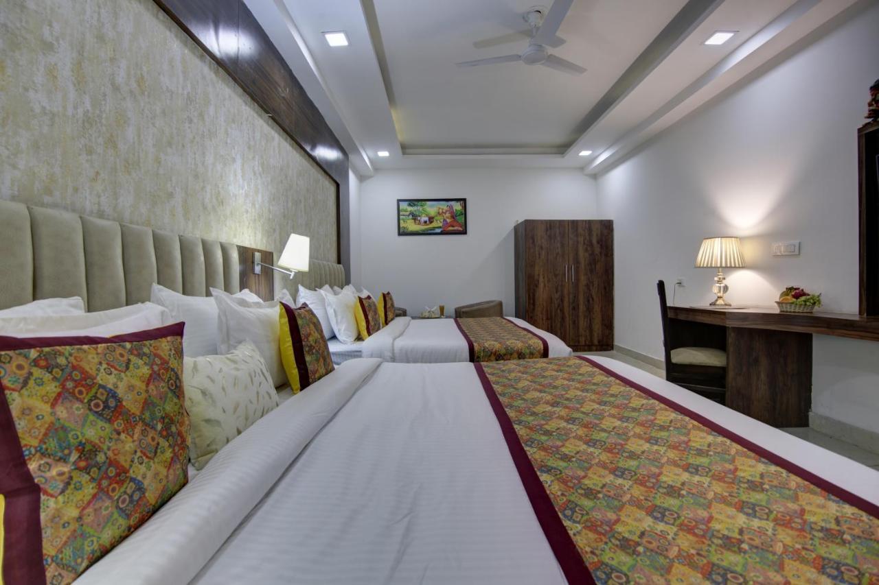 Hotel Park Tree Near Delhi Airport นิวเดลี ภายนอก รูปภาพ
