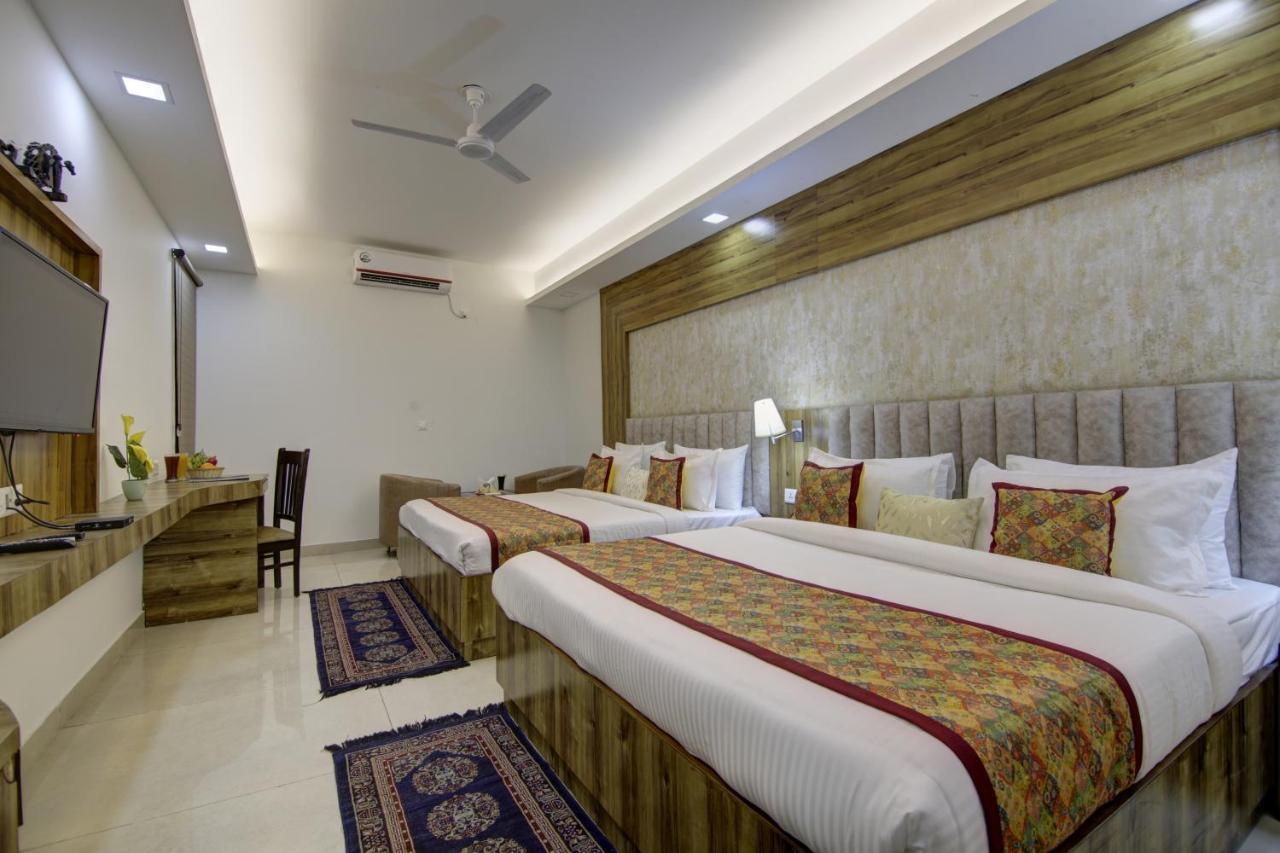 Hotel Park Tree Near Delhi Airport นิวเดลี ภายนอก รูปภาพ